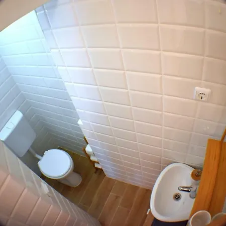 Semesterbostad Kukura House Vis Vis