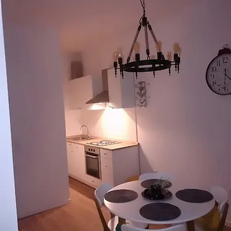 Kukura House Vis *